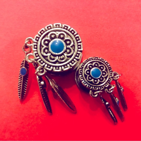 Flower & Some Dangle - Picture 2 of 7